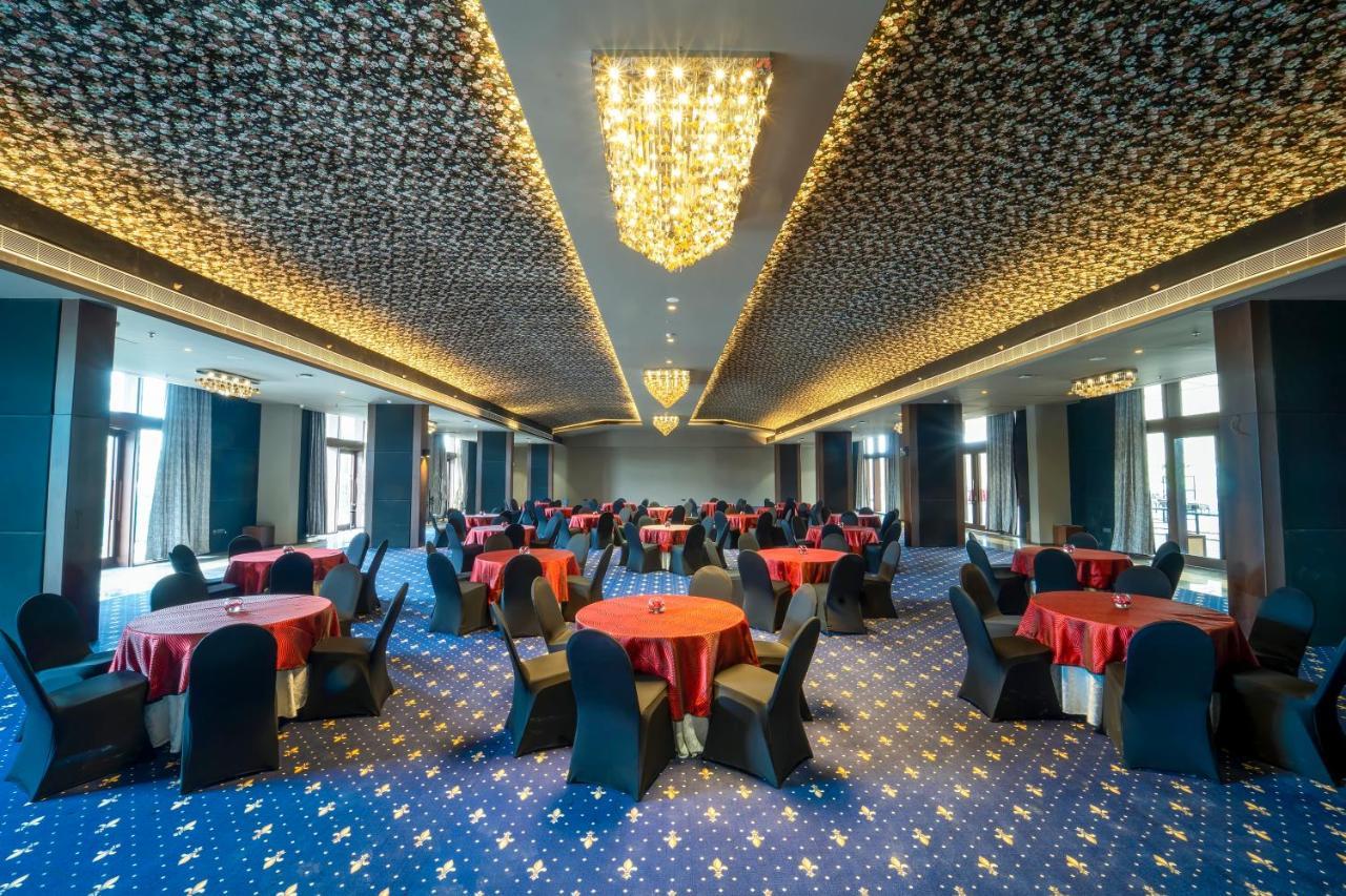 Essentia Luxury Hotel Індаур Екстер'єр фото