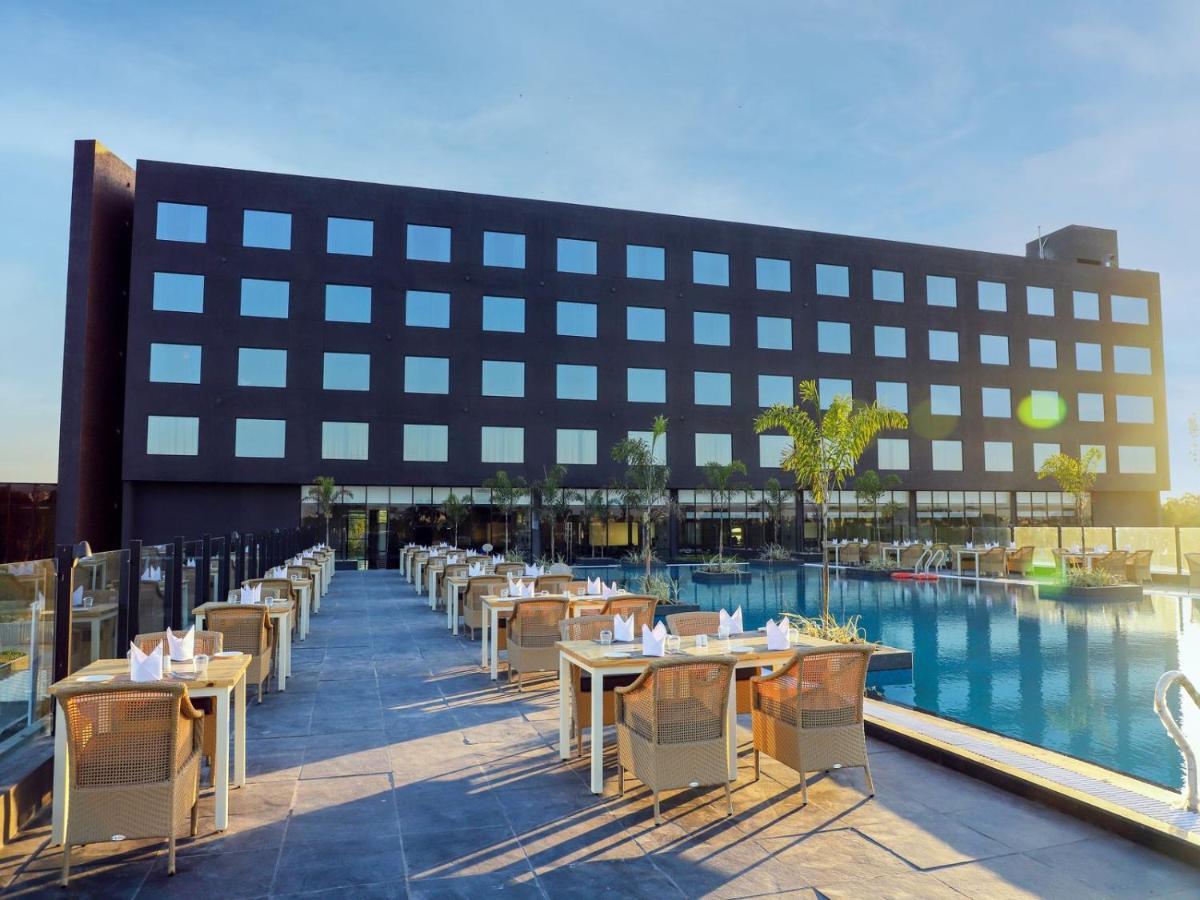 Essentia Luxury Hotel Індаур Екстер'єр фото