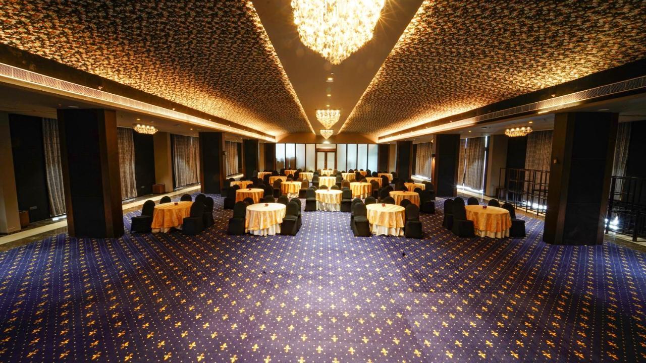 Essentia Luxury Hotel Індаур Екстер'єр фото