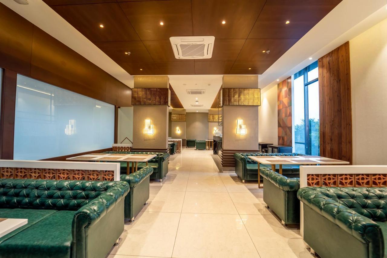 Essentia Luxury Hotel Індаур Екстер'єр фото