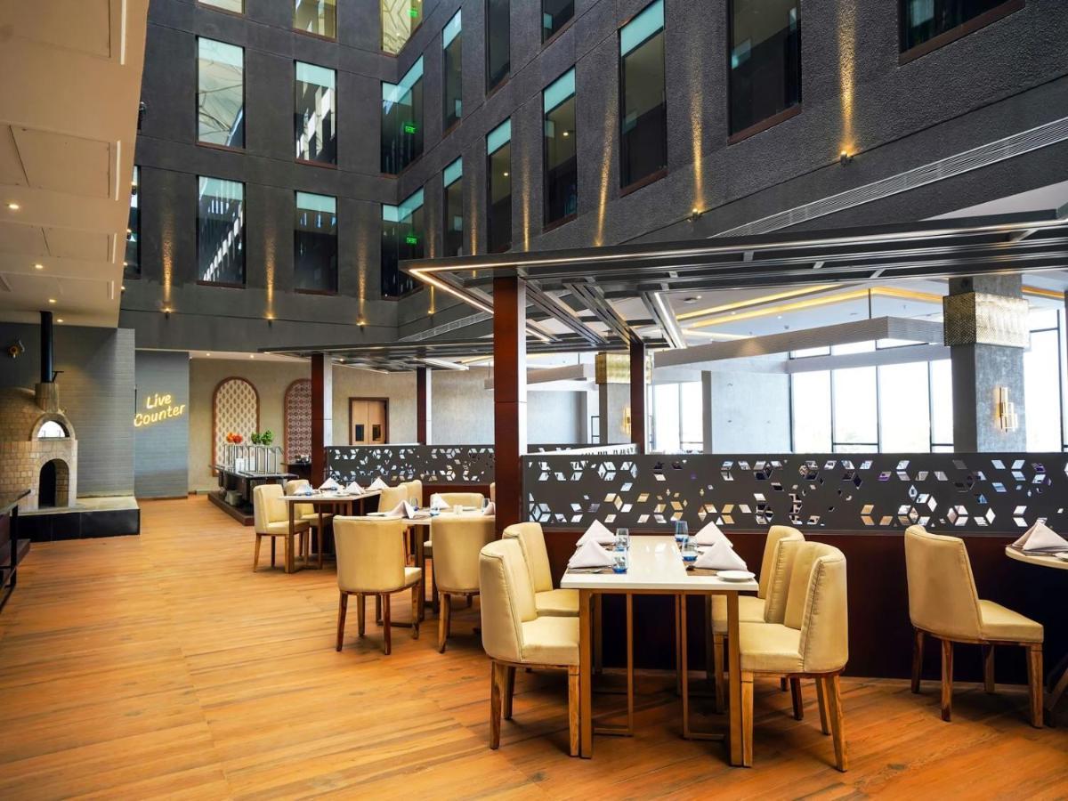 Essentia Luxury Hotel Індаур Екстер'єр фото