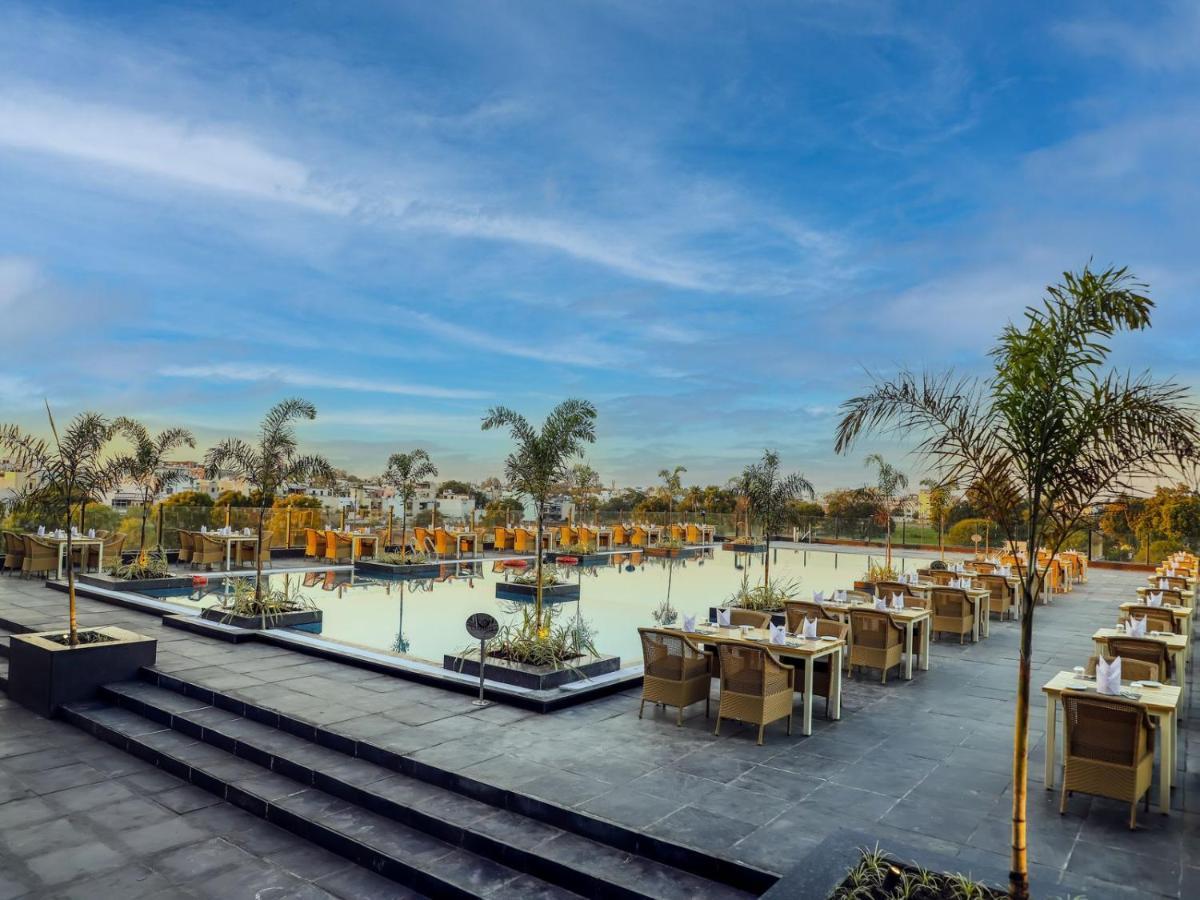 Essentia Luxury Hotel Індаур Екстер'єр фото