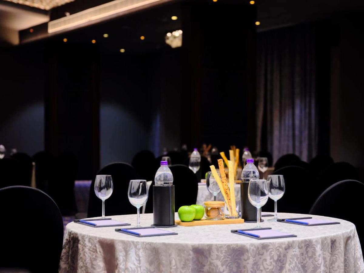 Essentia Luxury Hotel Індаур Екстер'єр фото