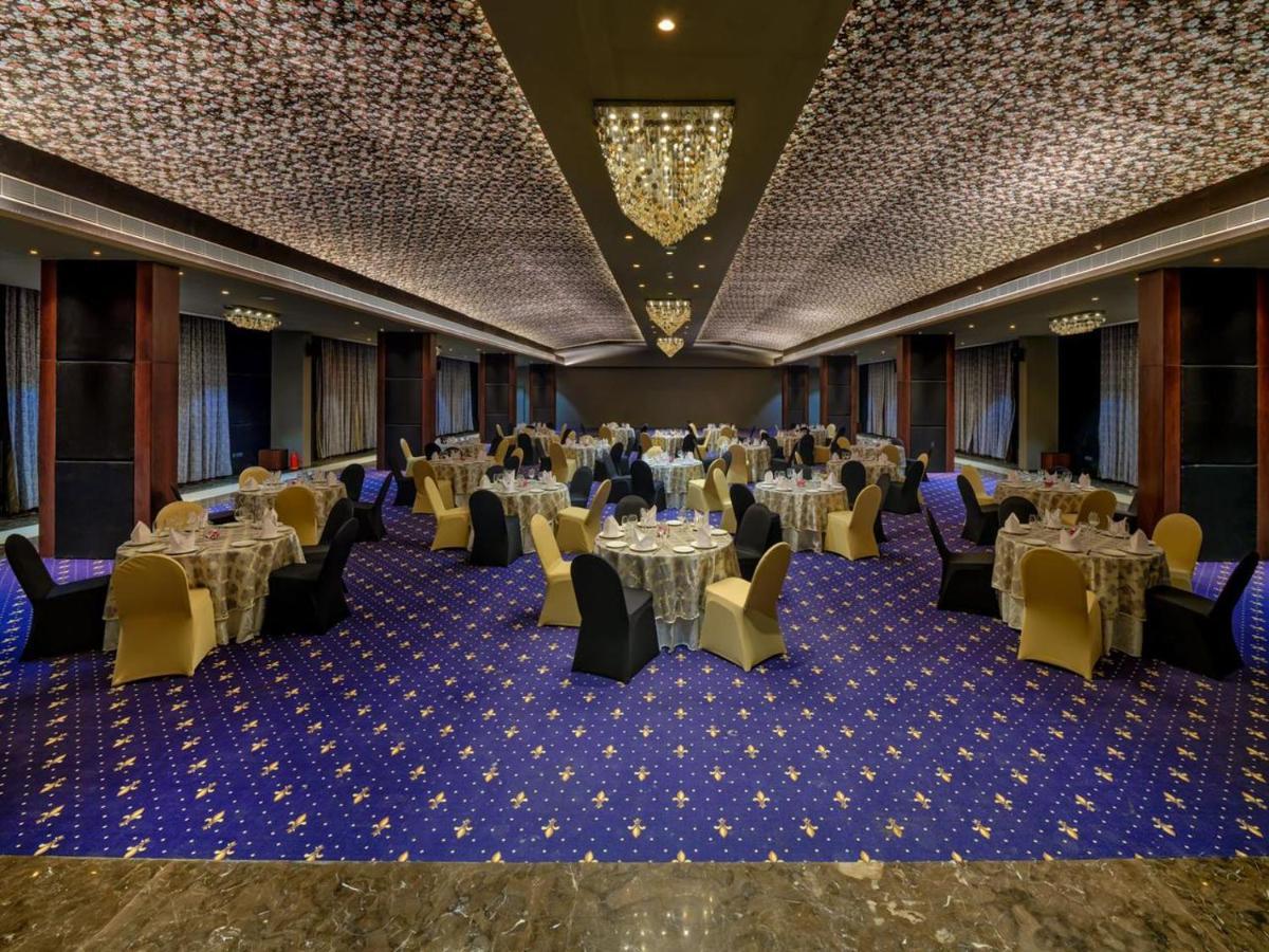 Essentia Luxury Hotel Індаур Екстер'єр фото